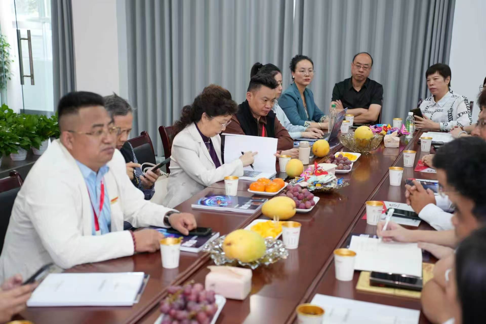 《品牌中国》栏目组全国渠道拓展部领导一行莅临凉山州鸣趣科技考察指导工作